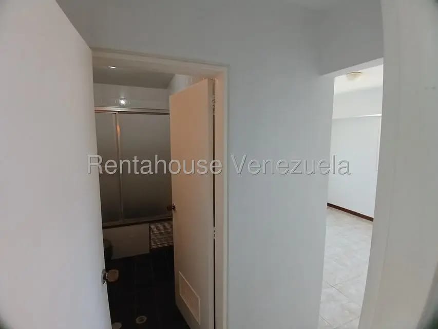 Apartamento (1 Nivel) en Venta en Lomas de Prados del Este, Distrito Metropolitano - 11