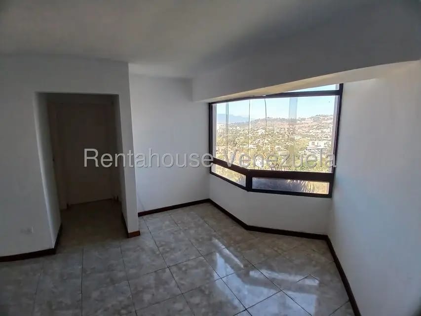 Apartamento (1 Nivel) en Venta en Lomas de Prados del Este, Distrito Metropolitano - 4