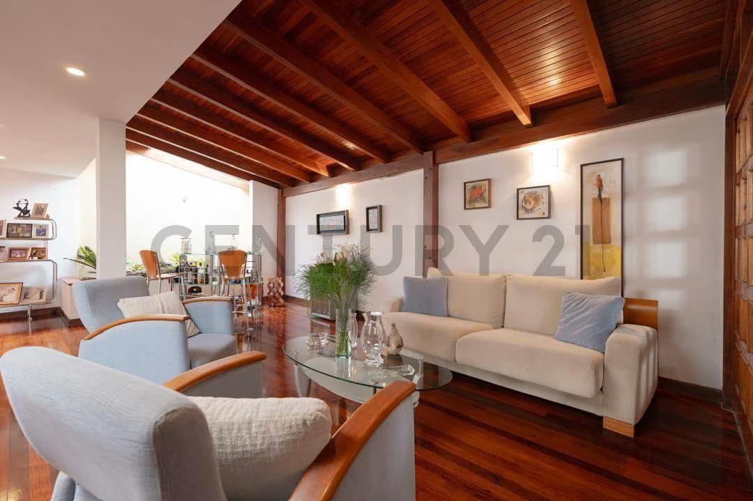 En Venta Espectacular Casa-Quinta de 2 niveles en Cumbres de Curumo - 12