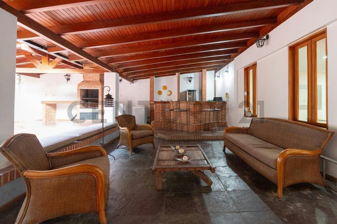 En Venta Espectacular Casa-Quinta de 2 niveles en Cumbres de Curumo - 13