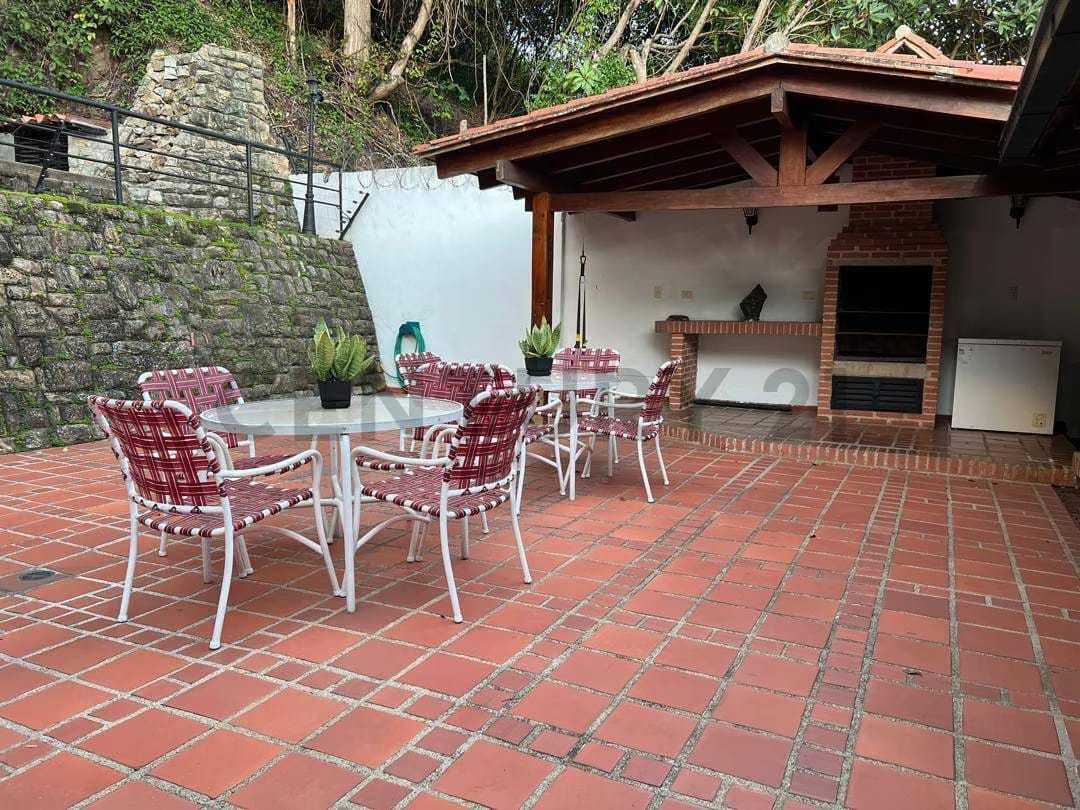 En Venta Espectacular Casa-Quinta de 2 niveles en Cumbres de Curumo - 27