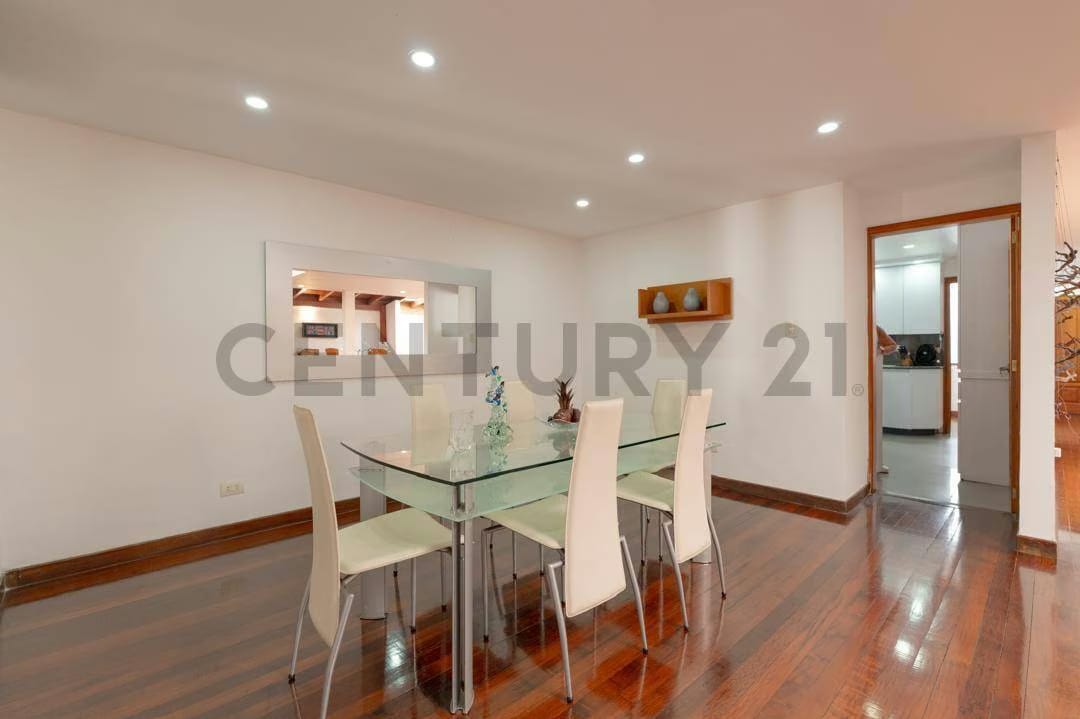 En Venta Espectacular Casa-Quinta de 2 niveles en Cumbres de Curumo - 9