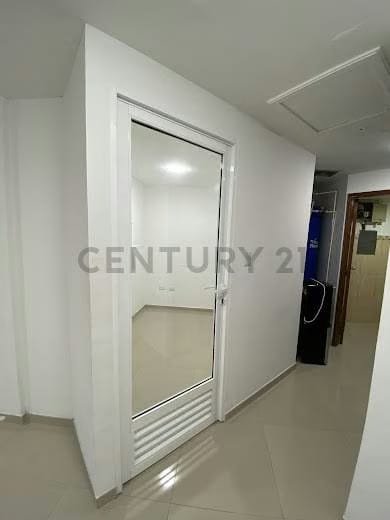 Alquiler Oficina en Unicentro Virginia sector la Lago av 3C con calle 67 - 4