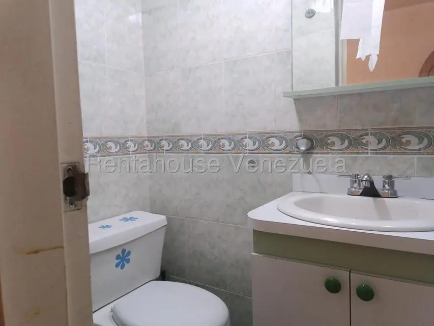 Apartamento (1 Nivel) en Alquiler en Los Nuevos Teques, Miranda - 27