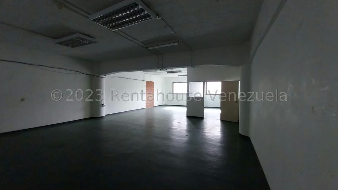 Comercial (Galpon - Deposito) en Alquiler en Los Cortijos de Lourdes, Distrito Metropolitano - 11