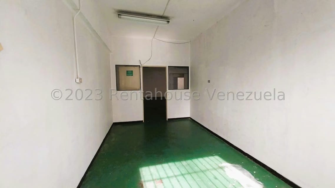 Comercial (Galpon - Deposito) en Alquiler en Los Cortijos de Lourdes, Distrito Metropolitano - 9
