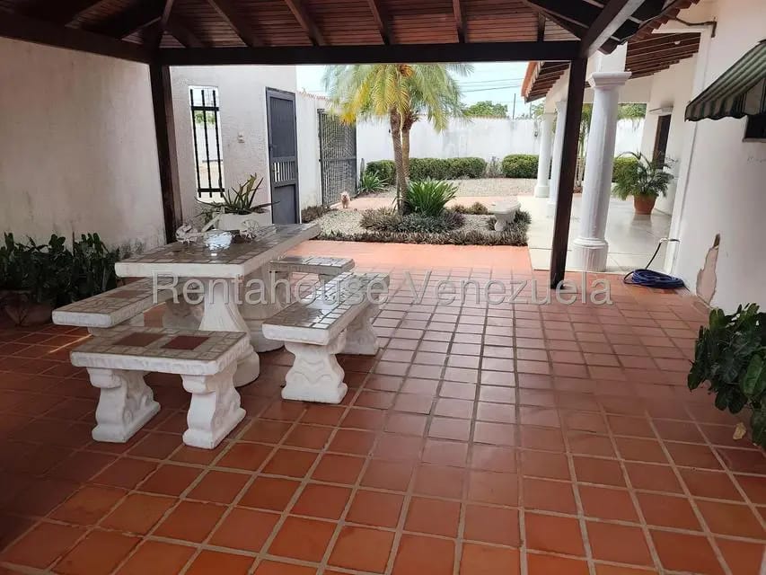 Casa (1 Nivel) en Alquiler en Tamare, Zulia - 37