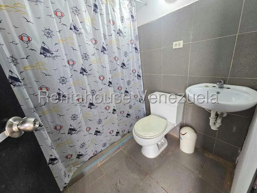 Casa (1 Nivel) en Alquiler en Las Eugenias, Falcon - 3