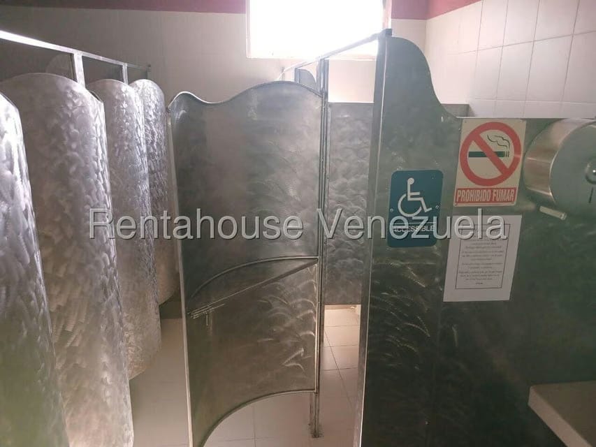 Comercial (Local Comercial) en Venta en Lomas de La Lagunita, Distrito Metropolitano - 12