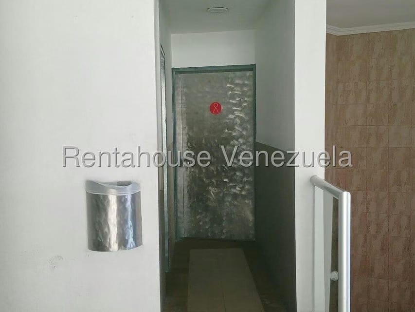 Comercial (Local Comercial) en Venta en Lomas de La Lagunita, Distrito Metropolitano - 9