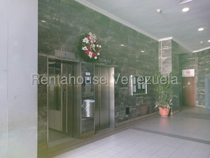 Comercial (Local Comercial) en Venta en Lomas de La Lagunita, Distrito Metropolitano - 10