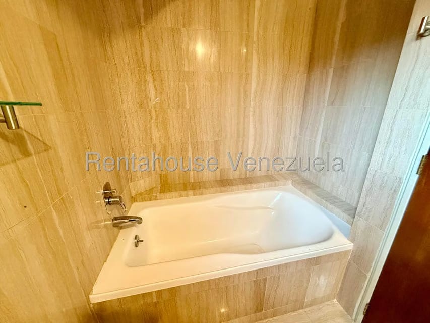 Apartamento (1 Nivel) en Venta en Lomas de La Lagunita, Distrito Metropolitano - 17