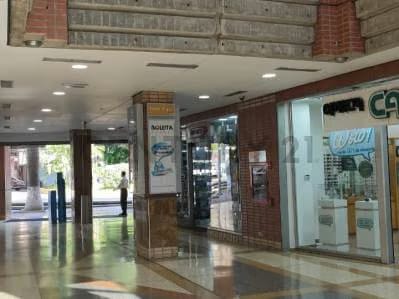 Local en Centro Comercial Boleita Center 1300 Mts2 más 200 Mts2 Terraza, - 2