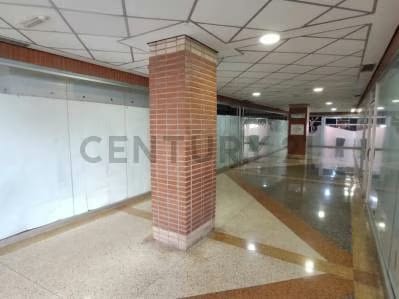 Local en Centro Comercial Boleita Center 1300 Mts2 más 200 Mts2 Terraza, - 3