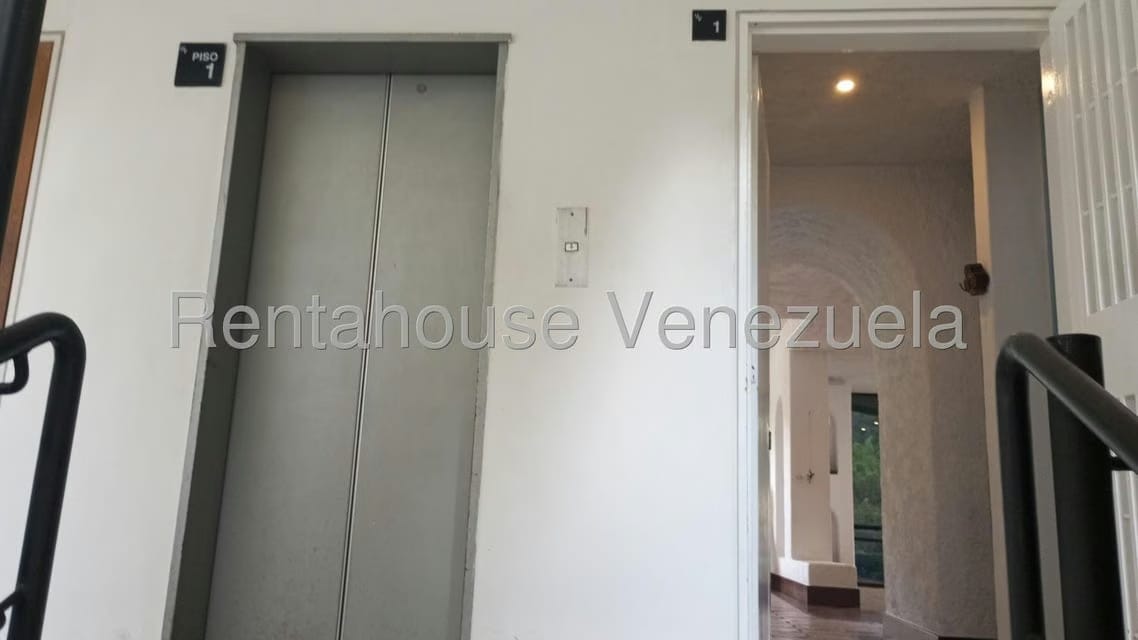 Apartamento (Multiples Niveles) en Alquiler en Colinas del Tamanaco, Distrito Metropolitano - 101