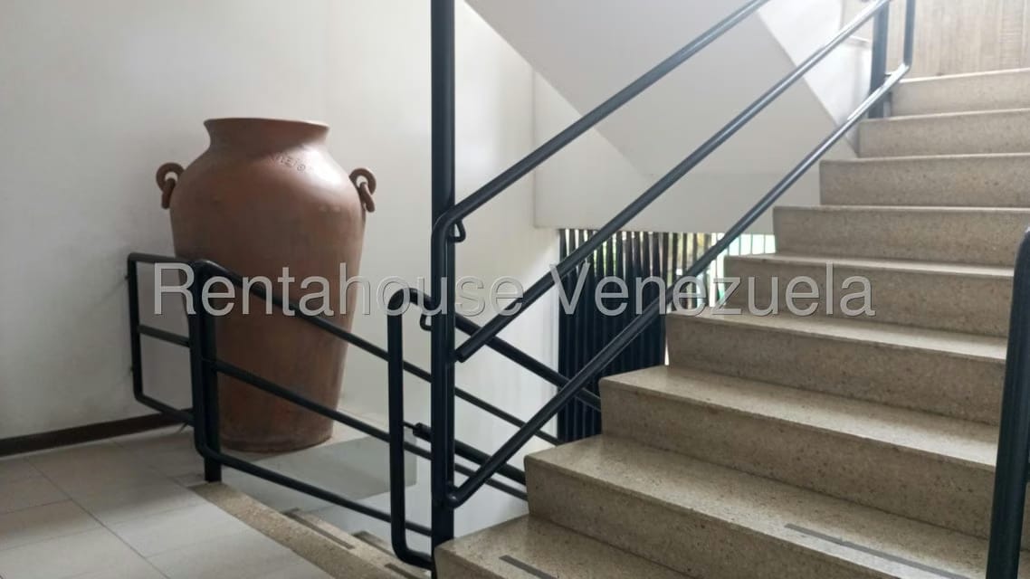 Apartamento (Multiples Niveles) en Alquiler en Colinas del Tamanaco, Distrito Metropolitano - 102