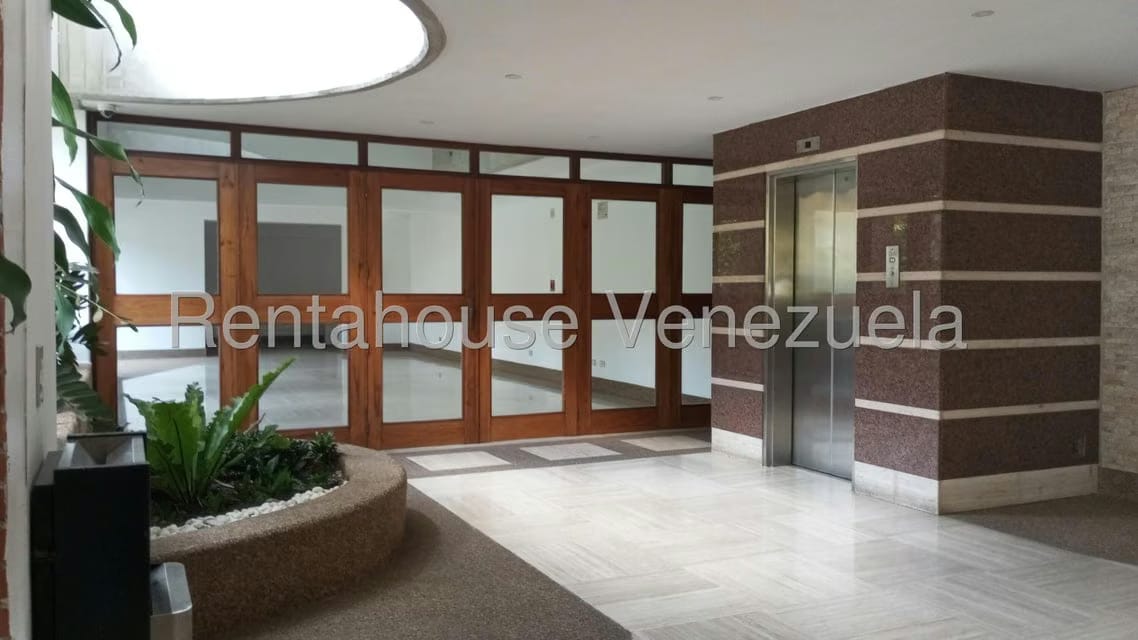 Apartamento (Multiples Niveles) en Alquiler en Colinas del Tamanaco, Distrito Metropolitano - 3
