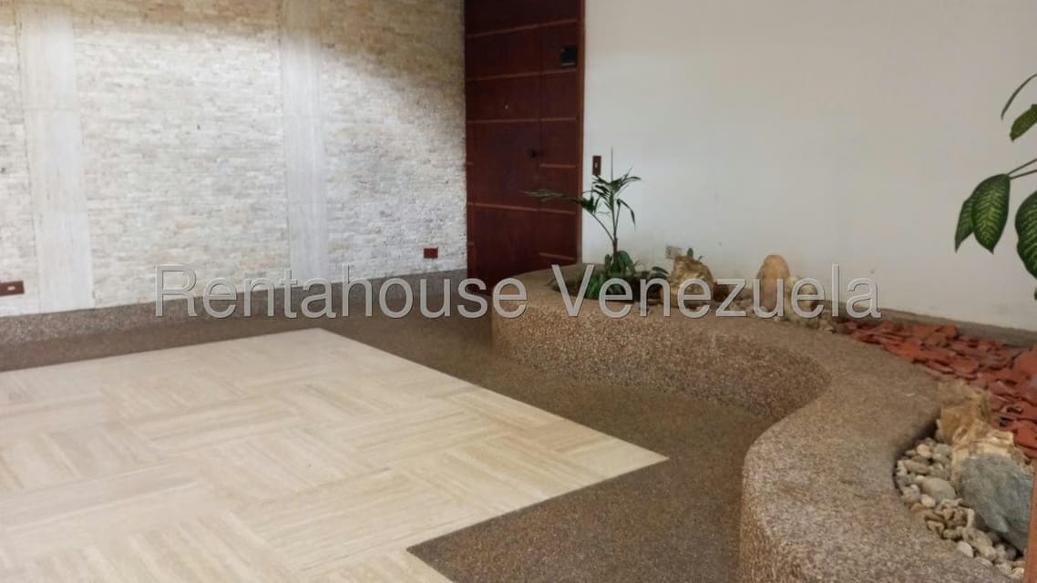 Apartamento (Multiples Niveles) en Alquiler en Colinas del Tamanaco, Distrito Metropolitano - 4
