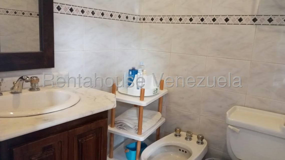 Apartamento (Multiples Niveles) en Alquiler en Colinas del Tamanaco, Distrito Metropolitano - 59