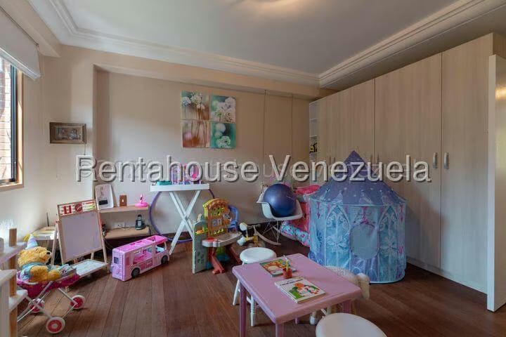 Apartamento (Multiples Niveles) en Alquiler en Colinas del Tamanaco, Distrito Metropolitano - 63