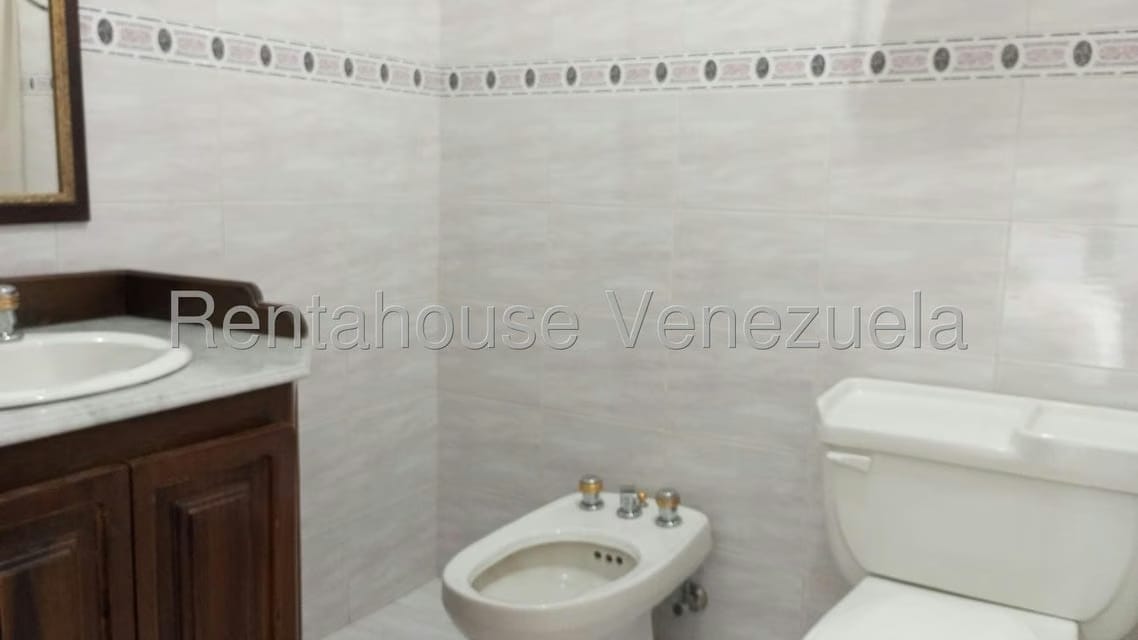 Apartamento (Multiples Niveles) en Alquiler en Colinas del Tamanaco, Distrito Metropolitano - 71