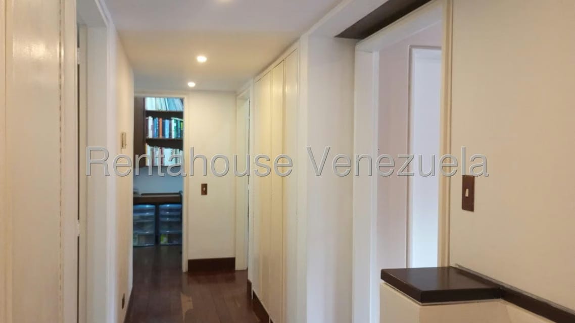 Apartamento (Multiples Niveles) en Alquiler en Colinas del Tamanaco, Distrito Metropolitano - 73
