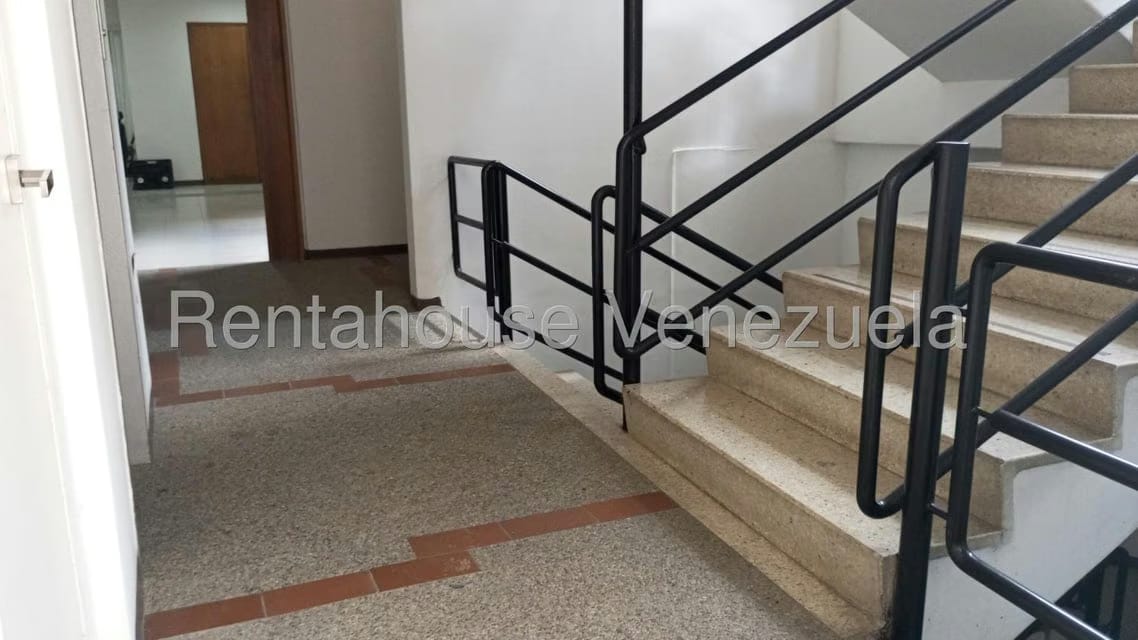 Apartamento (Multiples Niveles) en Alquiler en Colinas del Tamanaco, Distrito Metropolitano - 100
