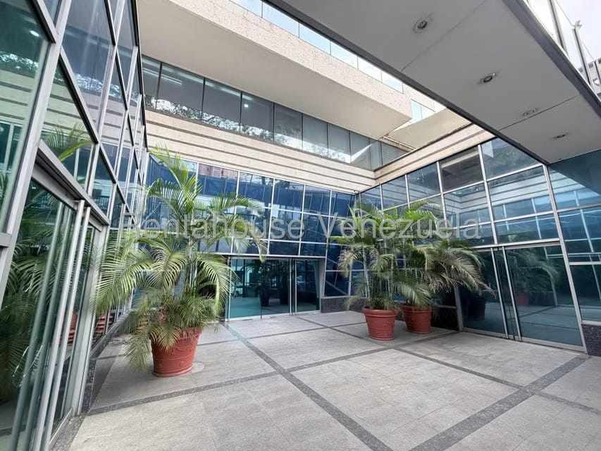 Comercial (Local Comercial) en Alquiler en El Rosal, Distrito Metropolitano - 2