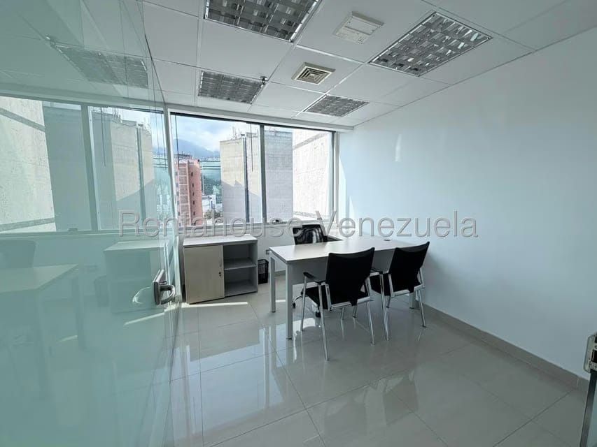 Comercial (Local Comercial) en Alquiler en El Rosal, Distrito Metropolitano - 11