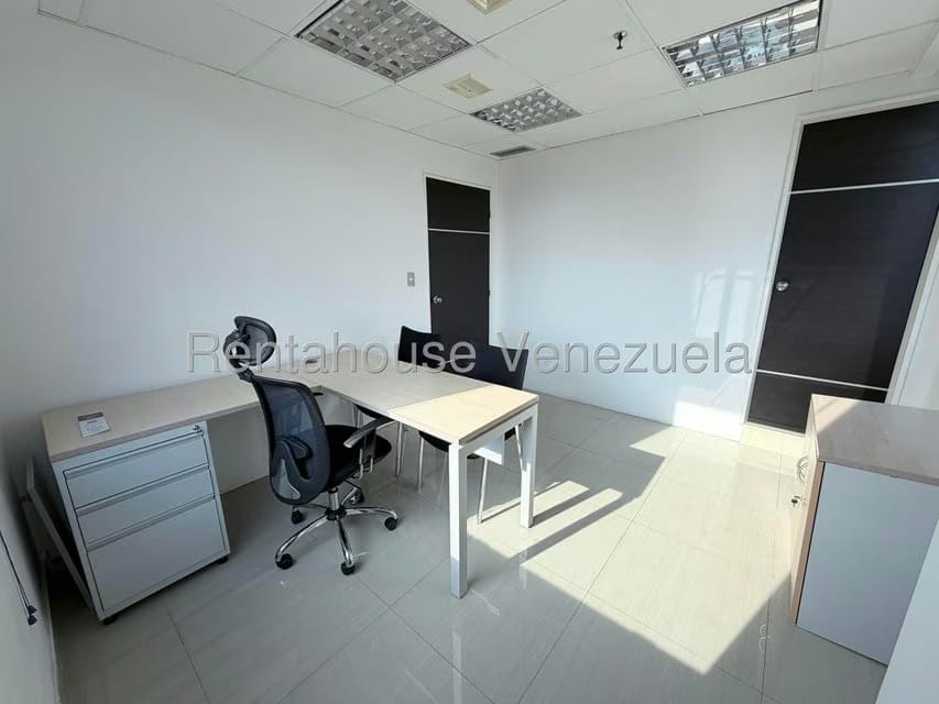 Comercial (Local Comercial) en Alquiler en El Rosal, Distrito Metropolitano - 17