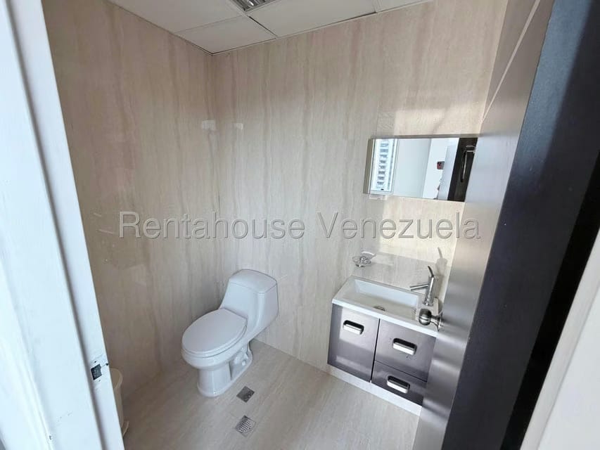 Comercial (Local Comercial) en Alquiler en El Rosal, Distrito Metropolitano - 18