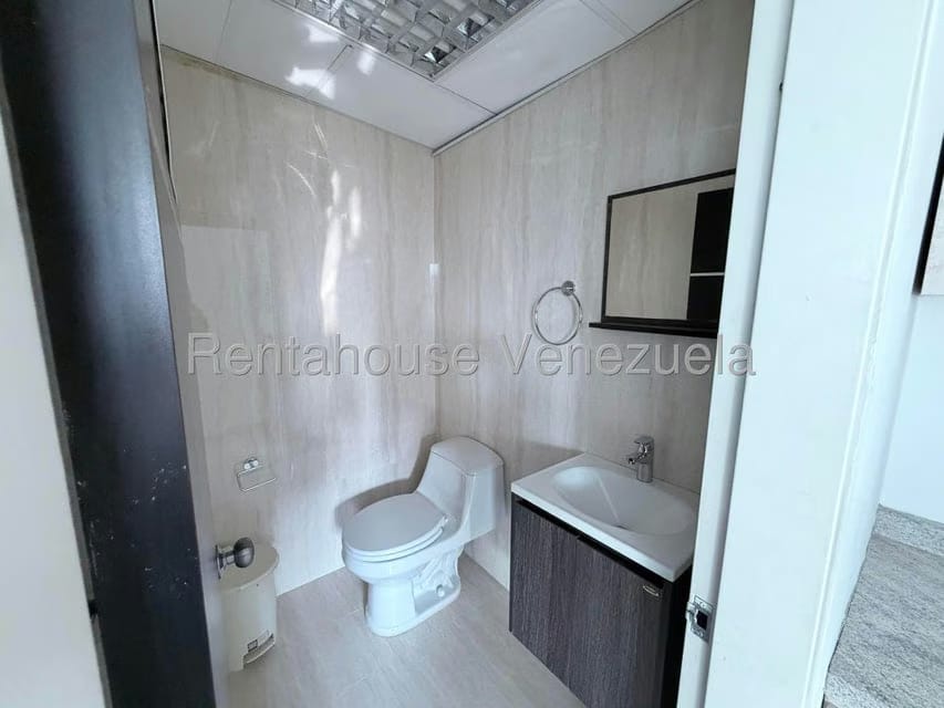 Comercial (Local Comercial) en Alquiler en El Rosal, Distrito Metropolitano - 19