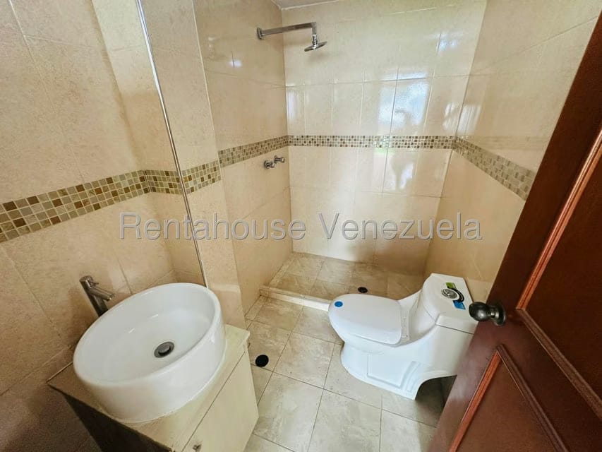 Casa (Duplex) en Venta en La Rosaleda, Lara - 15