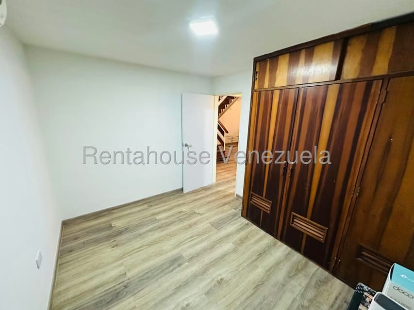 Casa (Duplex) en Venta en La Rosaleda, Lara - 28