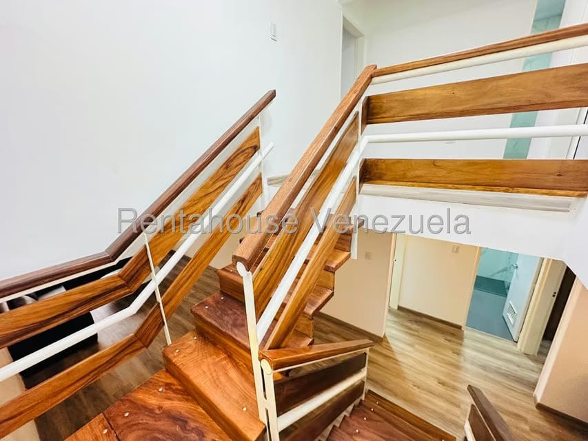 Casa (Duplex) en Venta en La Rosaleda, Lara - 30