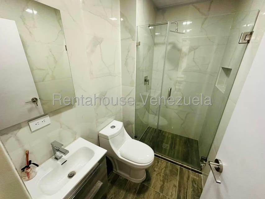 Casa (Duplex) en Venta en La Rosaleda, Lara - 33