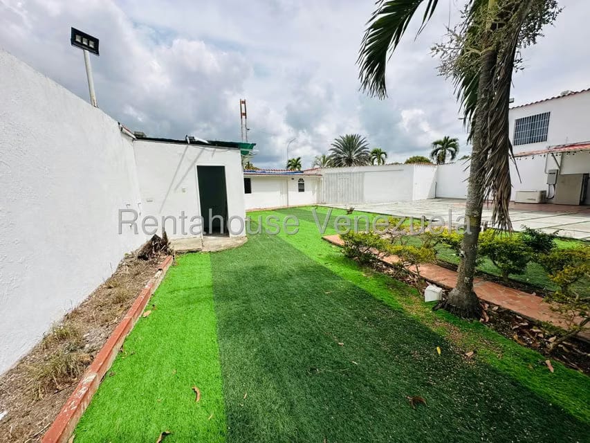 Casa (Duplex) en Venta en La Rosaleda, Lara - 41