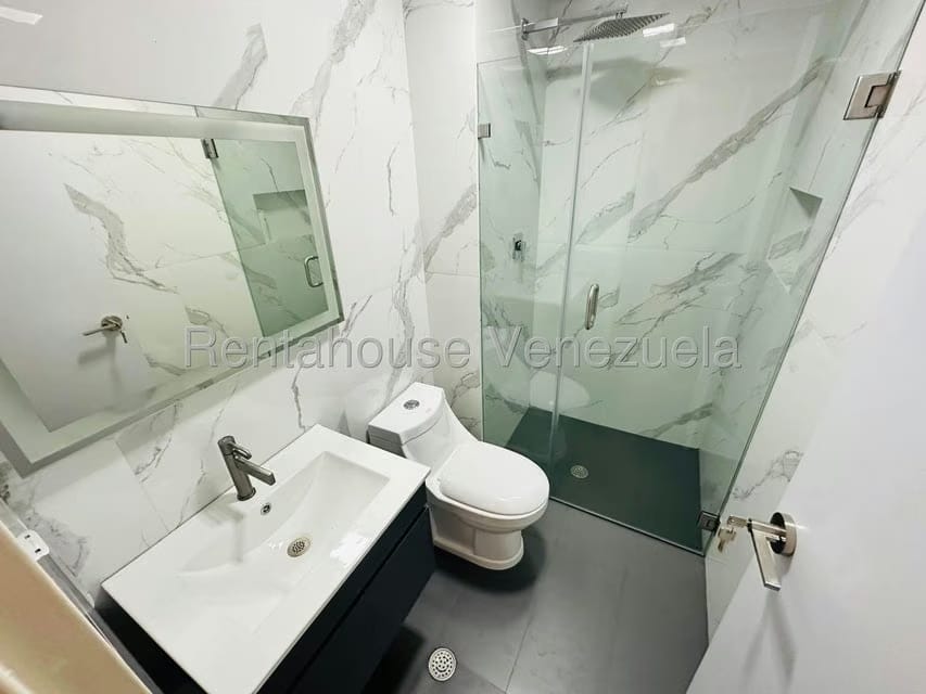 Casa (Duplex) en Venta en La Rosaleda, Lara - 46