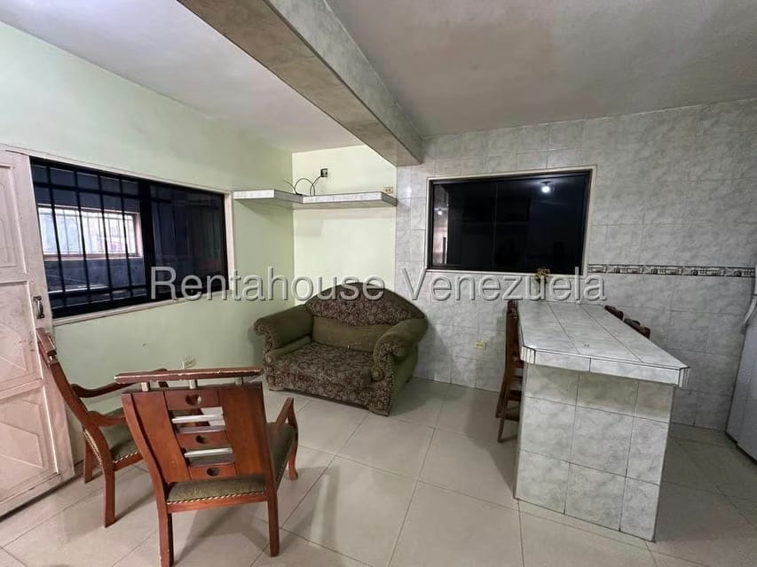 Apartamento (1 Nivel) en Alquiler en Zona Oeste, Lara - 11