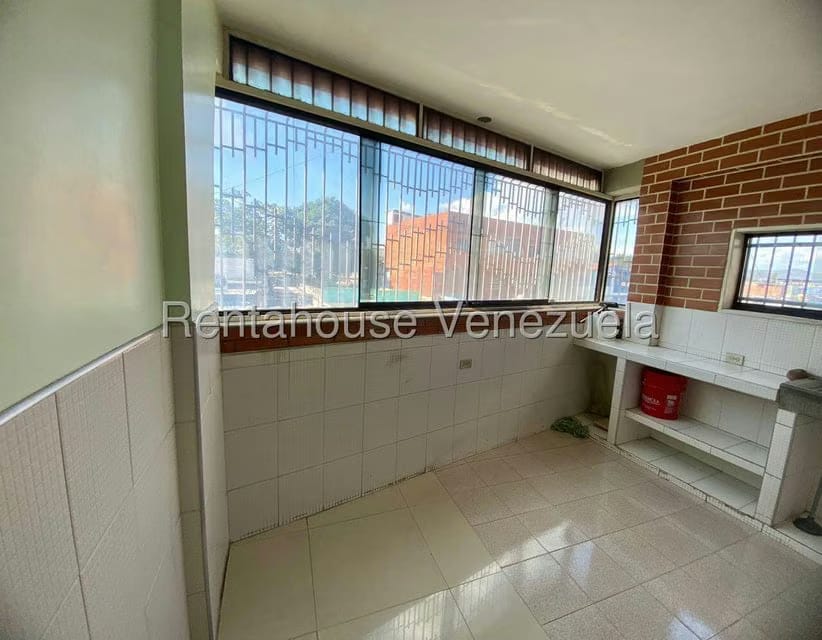 Apartamento (1 Nivel) en Alquiler en Zona Oeste, Lara - 23