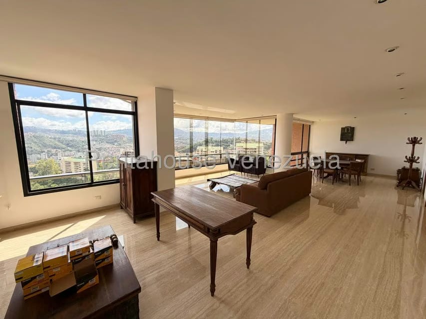 Apartamento (1 Nivel) en Alquiler en Colinas de Valle Arriba, Distrito Metropolitano - 2