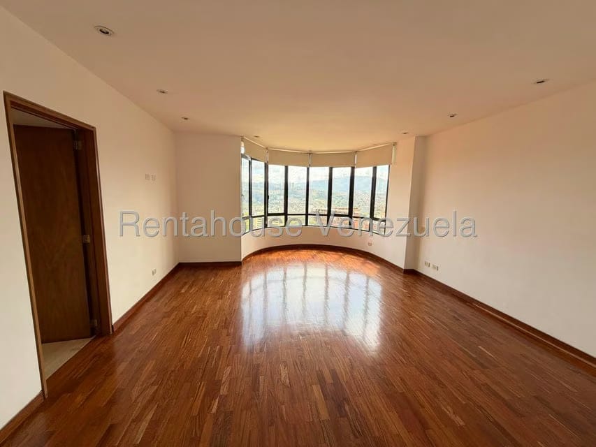 Apartamento (1 Nivel) en Alquiler en Colinas de Valle Arriba, Distrito Metropolitano - 12