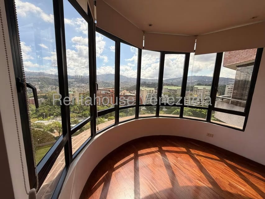 Apartamento (1 Nivel) en Alquiler en Colinas de Valle Arriba, Distrito Metropolitano - 13