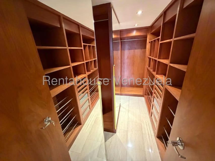 Apartamento (1 Nivel) en Alquiler en Colinas de Valle Arriba, Distrito Metropolitano - 16