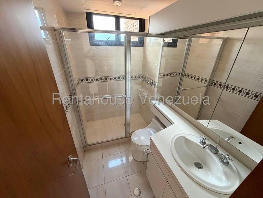 Apartamento (1 Nivel) en Alquiler en Colinas de Valle Arriba, Distrito Metropolitano - 18