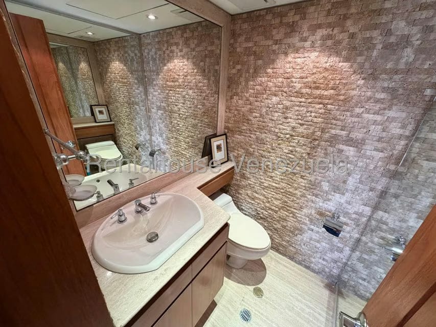 Apartamento (1 Nivel) en Alquiler en Colinas de Valle Arriba, Distrito Metropolitano - 20