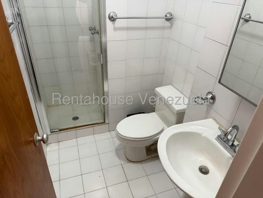 Apartamento (1 Nivel) en Alquiler en Colinas de Valle Arriba, Distrito Metropolitano - 24