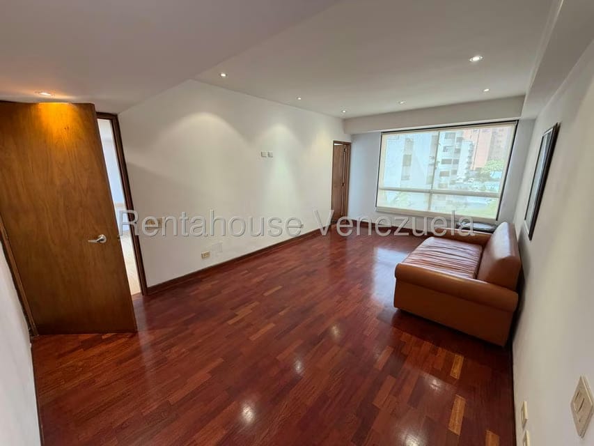 Apartamento (1 Nivel) en Alquiler en Colinas de Valle Arriba, Distrito Metropolitano - 8