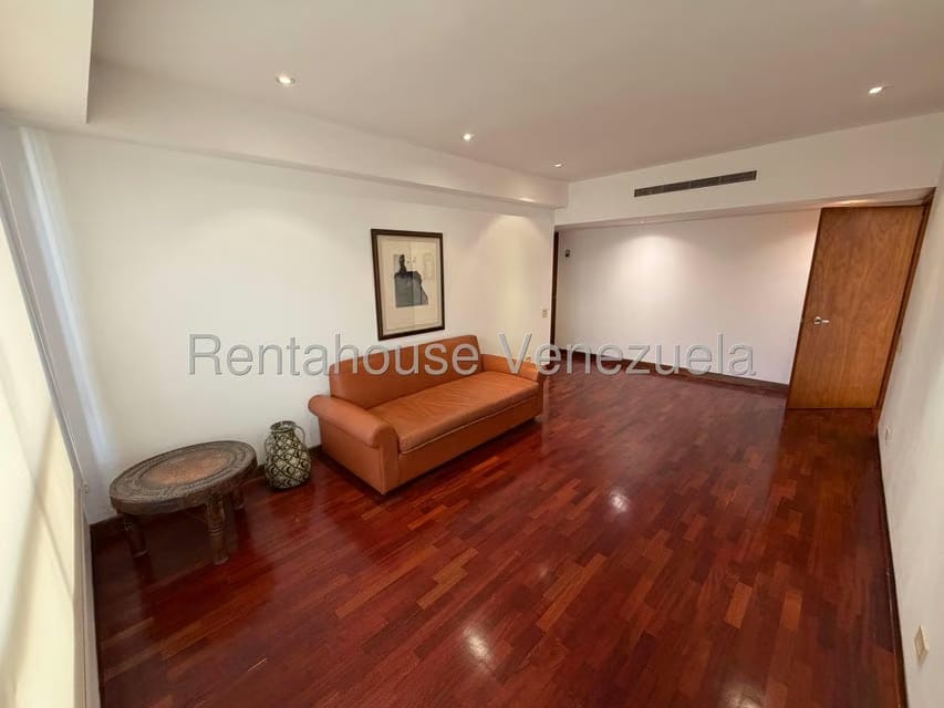 Apartamento (1 Nivel) en Alquiler en Colinas de Valle Arriba, Distrito Metropolitano - 9