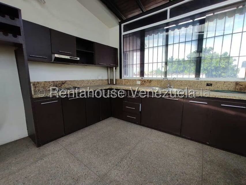 Comercial (Local Comercial) en Alquiler en Zona Este, Lara - 15